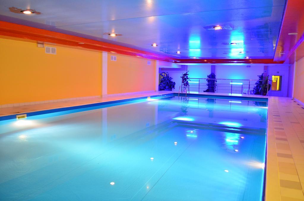 Hotel Mikorzyn Ślesin Buitenkant foto