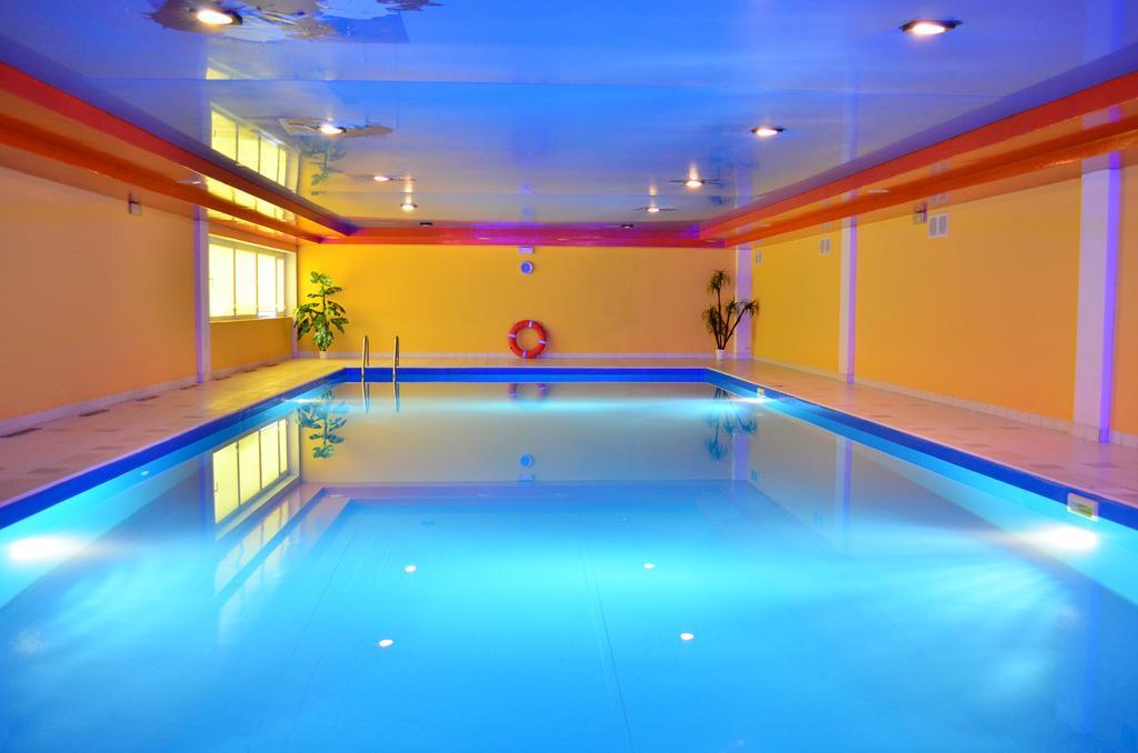 Hotel Mikorzyn Ślesin Buitenkant foto