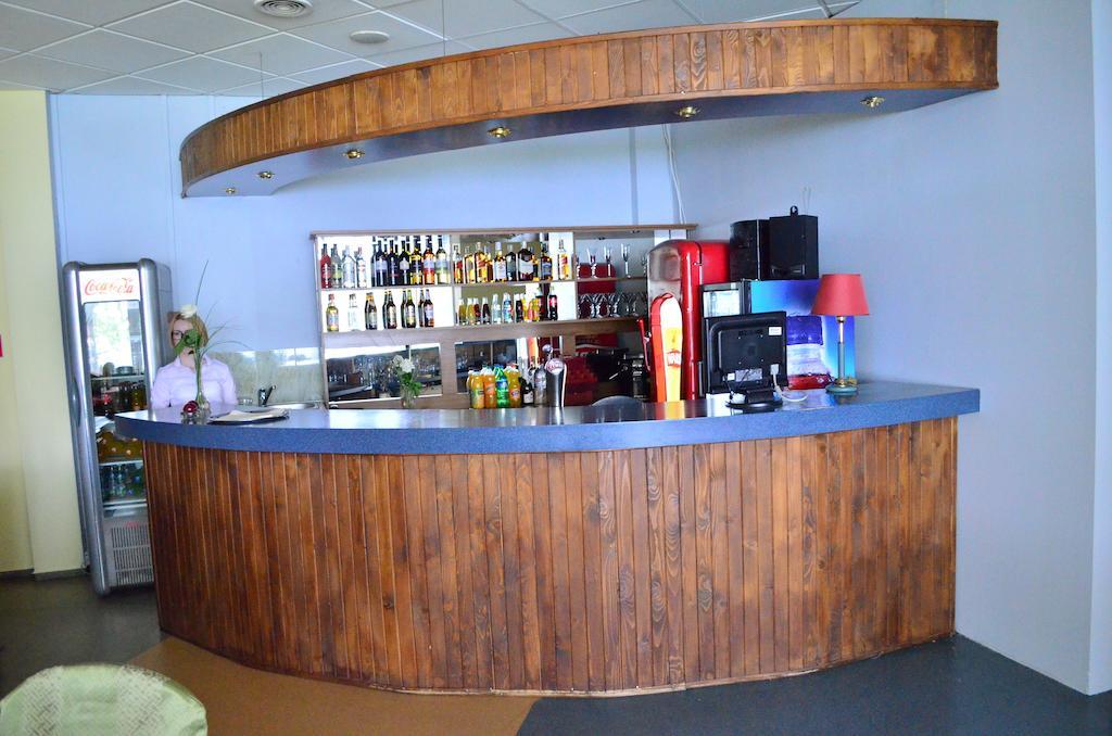 Hotel Mikorzyn Ślesin Buitenkant foto