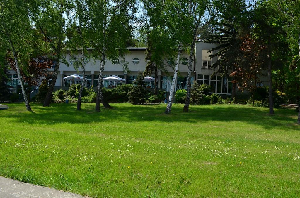 Hotel Mikorzyn Ślesin Buitenkant foto