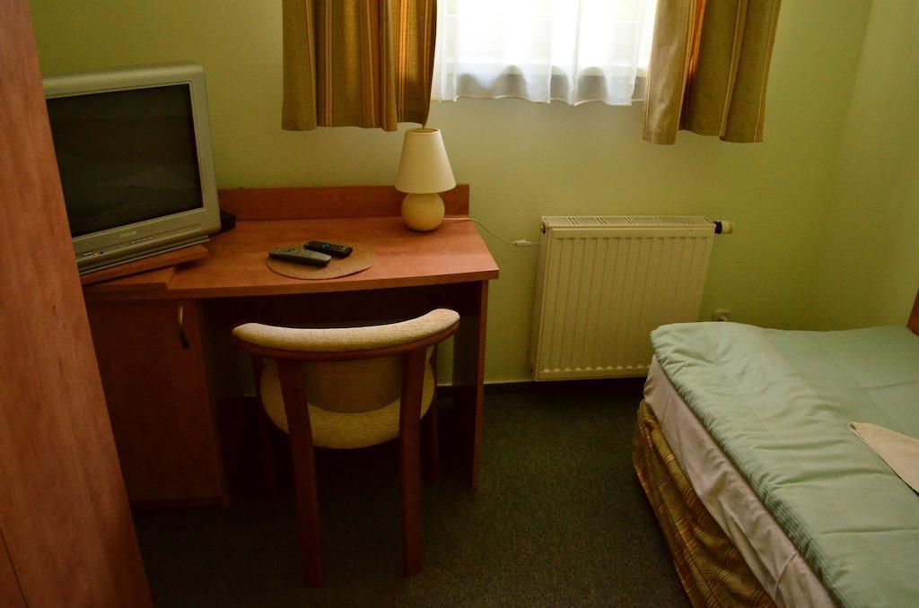 Hotel Mikorzyn Ślesin Kamer foto