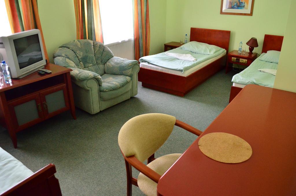 Hotel Mikorzyn Ślesin Kamer foto