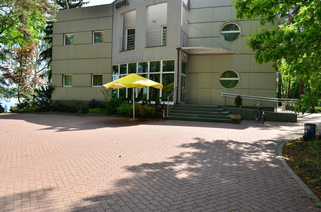 Hotel Mikorzyn Ślesin Buitenkant foto