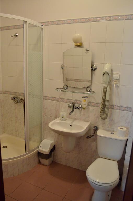 Hotel Mikorzyn Ślesin Kamer foto