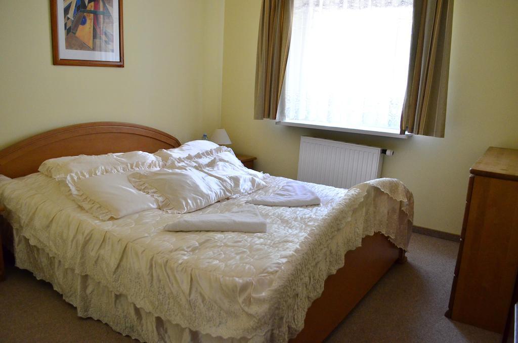 Hotel Mikorzyn Ślesin Kamer foto