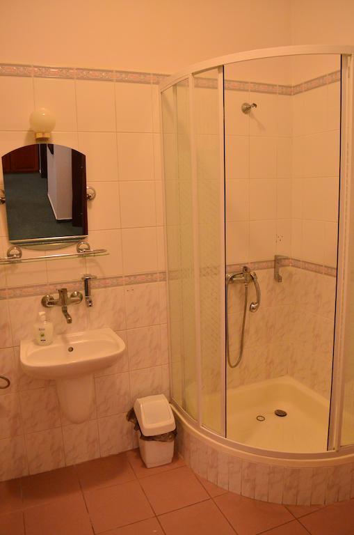 Hotel Mikorzyn Ślesin Kamer foto